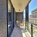 Gorgeous, Brand New-Wifi,Pool-Views- Fully Secure!