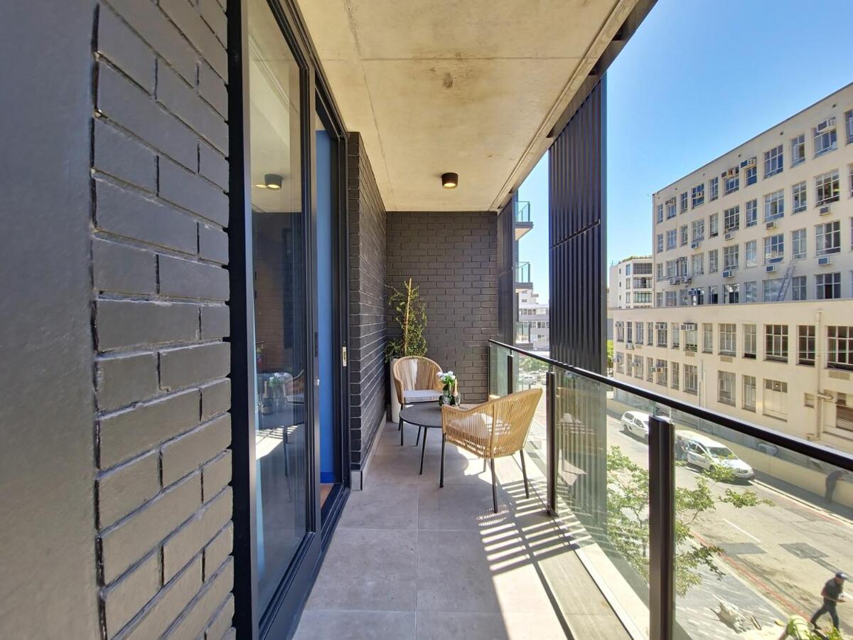 Gorgeous, Brand New-wifi,pool-views- Fully Secure! Cape Town