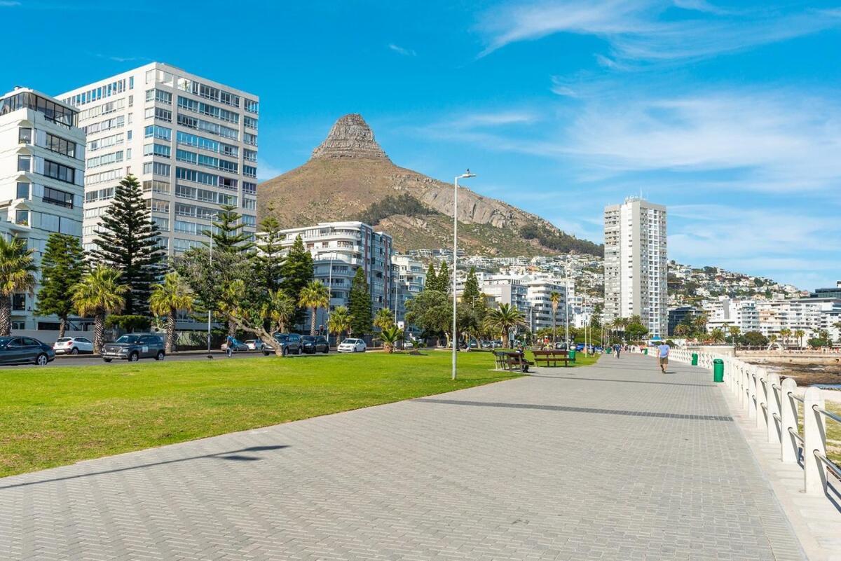 Gorgeous, Brand New-wifi,pool-views- Fully Secure! Apartment