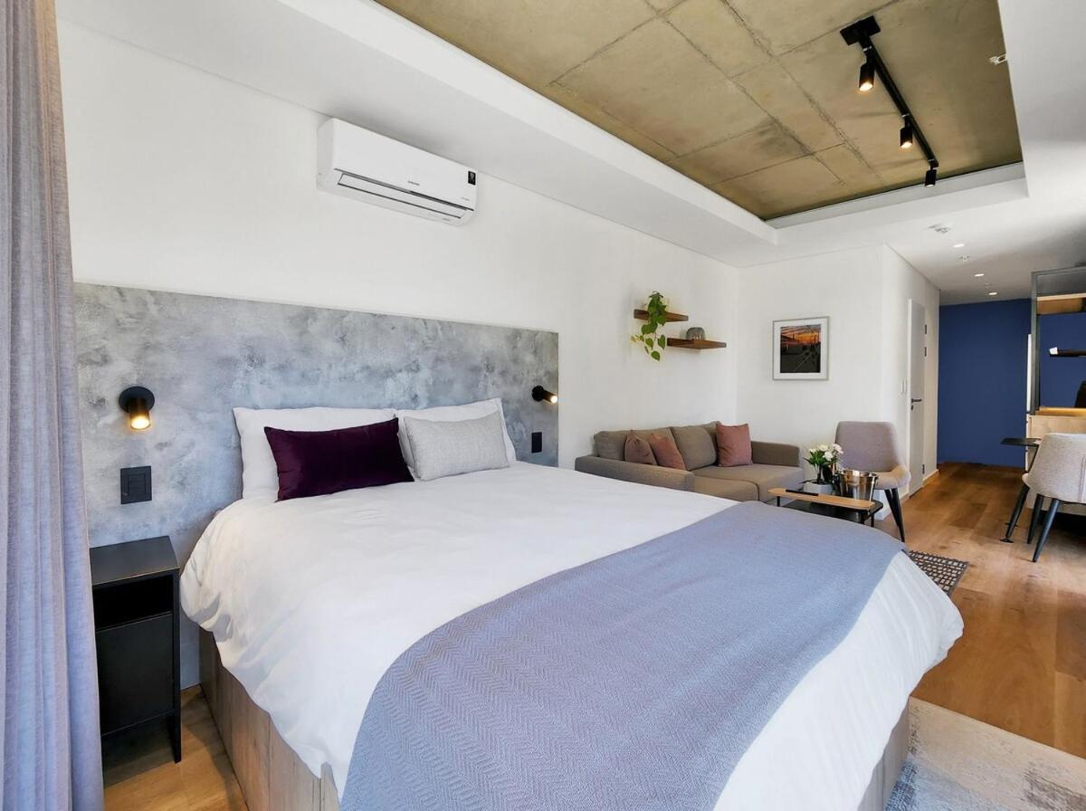 Apartment Gorgeous, Brand New-wifi,pool-views- Fully Secure!