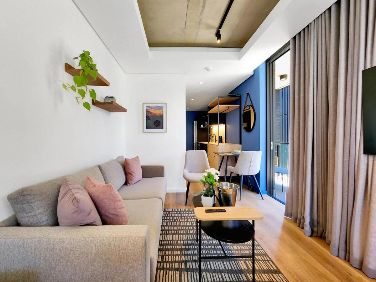 Apartment Gorgeous, Brand New-wifi,pool-views- Fully Secure! Cape Town