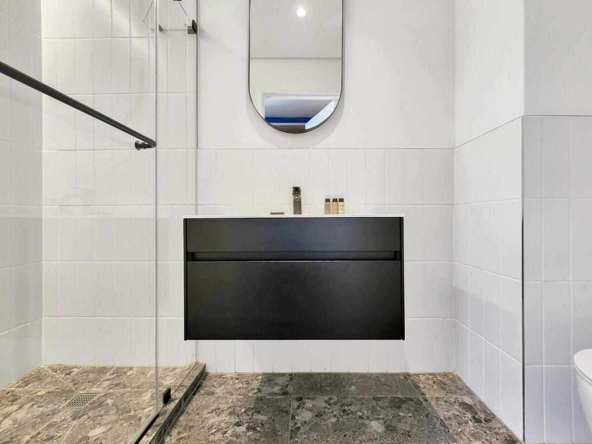 Gorgeous, Brand New-wifi,pool-views- Fully Secure! *