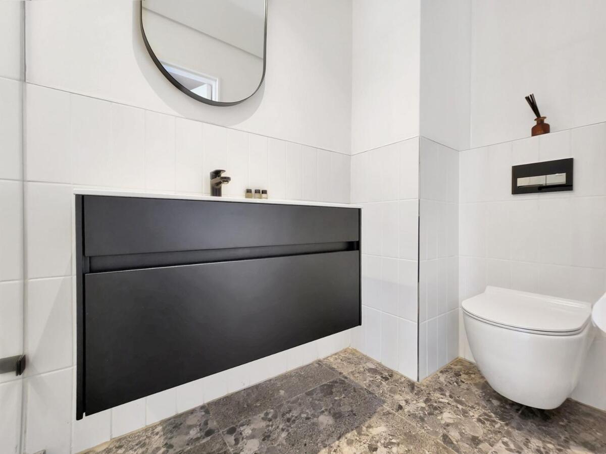 Gorgeous, Brand New-wifi,pool-views- Fully Secure! Cape Town