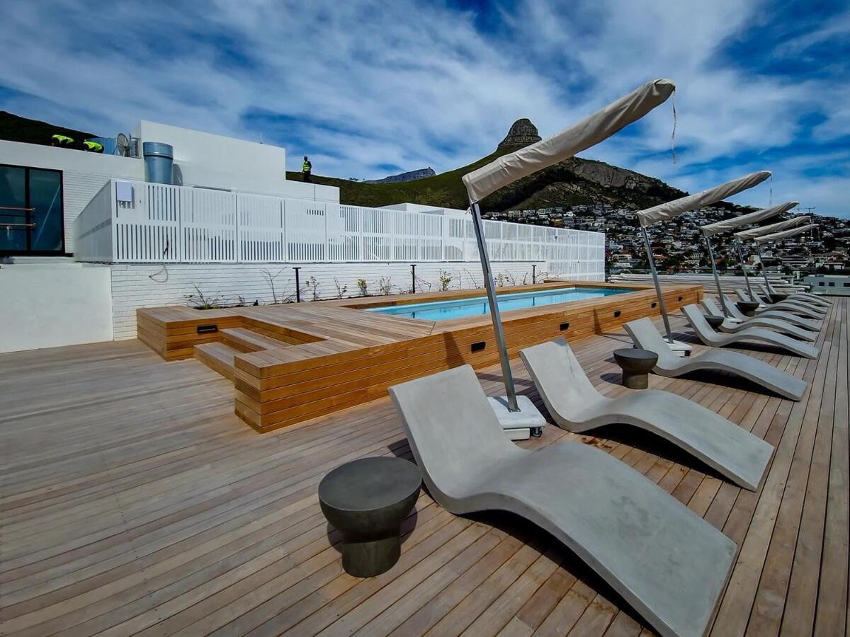Gorgeous, Brand New-wifi,pool-views- Fully Secure! Apartment