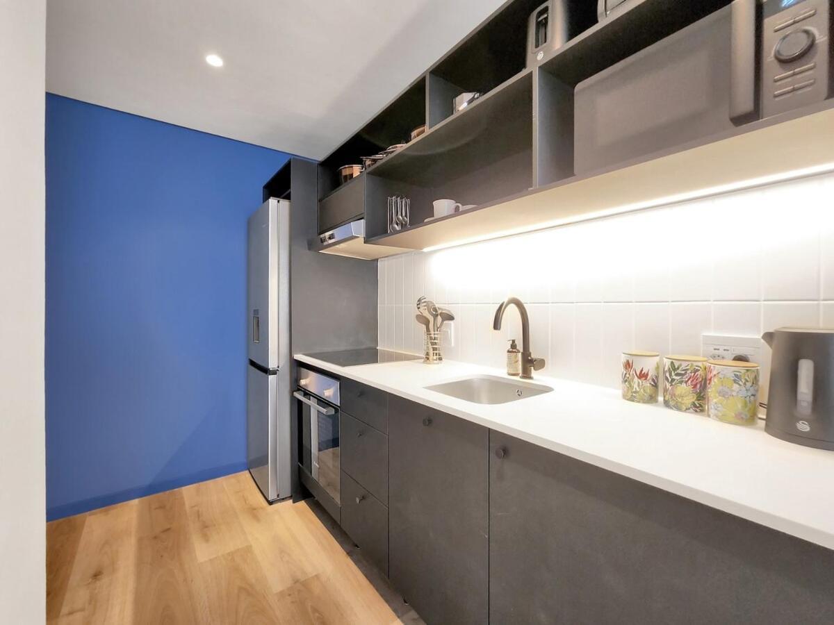 Gorgeous, Brand New-wifi,pool-views- Fully Secure! Apartment *