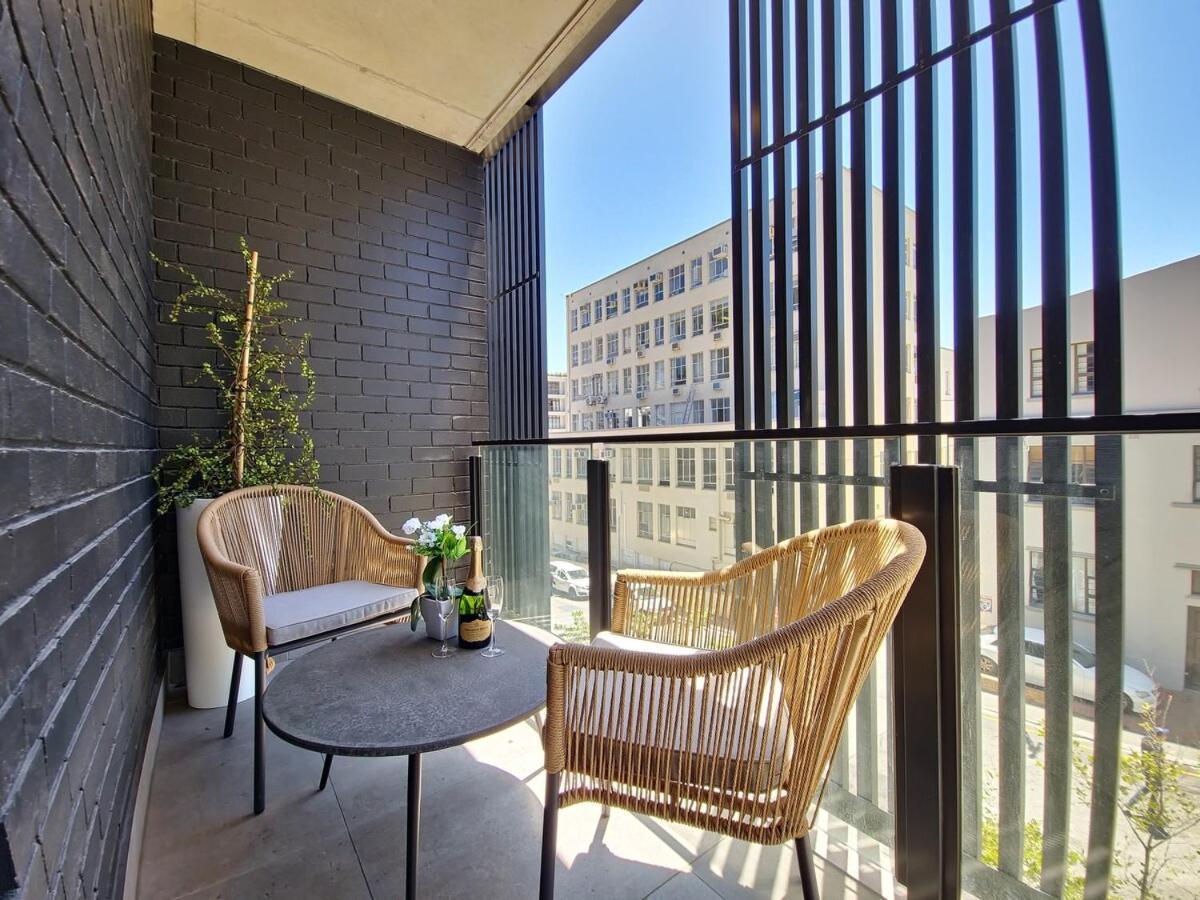 Gorgeous, Brand New-wifi,pool-views- Fully Secure! Apartment Cape Town
