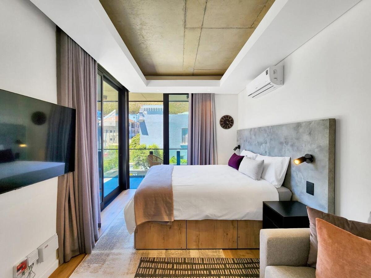 Gorgeous, Brand New-wifi,pool-views- Fully Secure! *