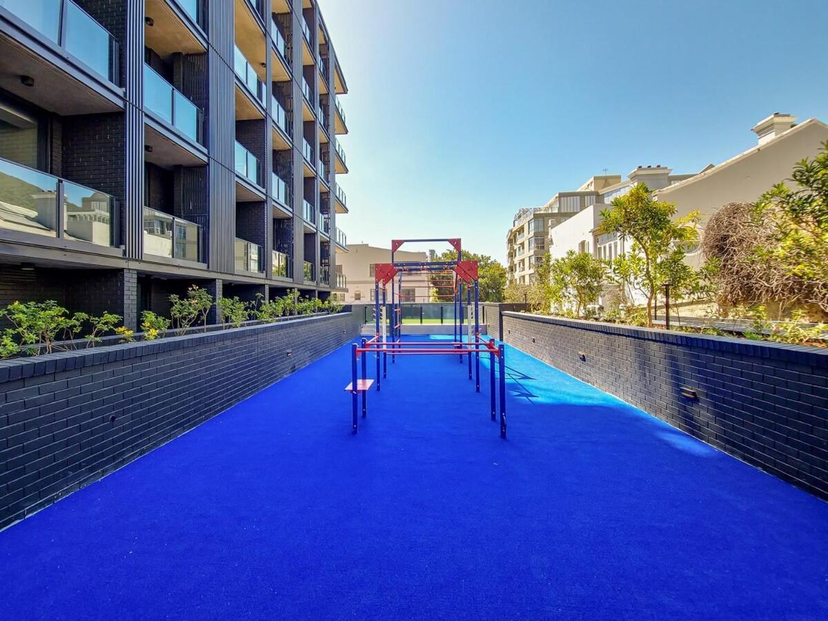 Apartment Gorgeous, Brand New-wifi,pool-views- Fully Secure!