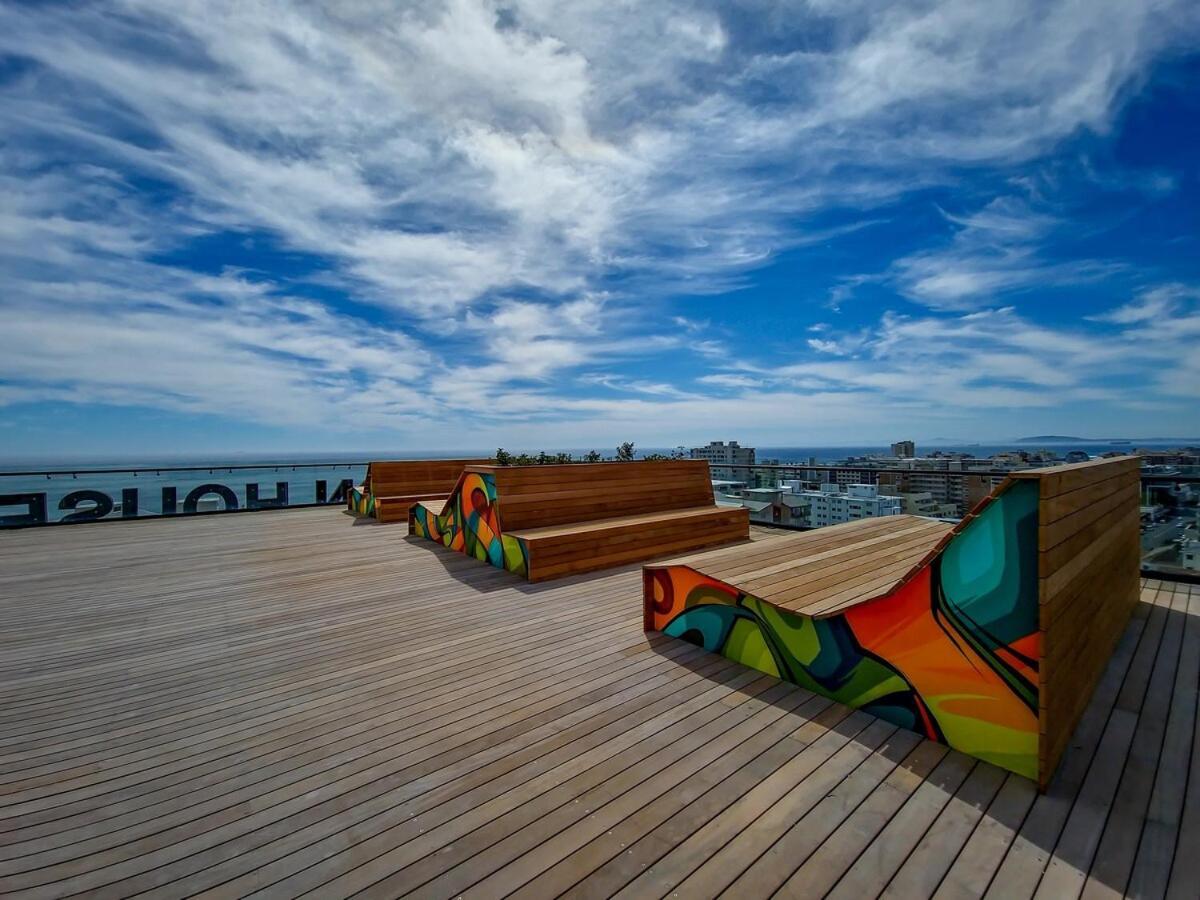 Apartment Gorgeous, Brand New-wifi,pool-views- Fully Secure! Cape Town