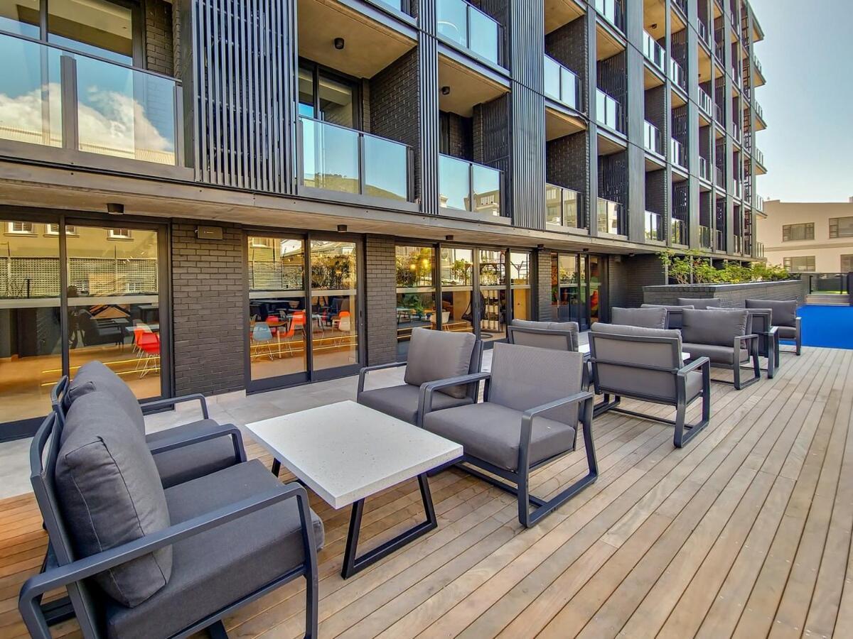 Apartment Gorgeous, Brand New-wifi,pool-views- Fully Secure!